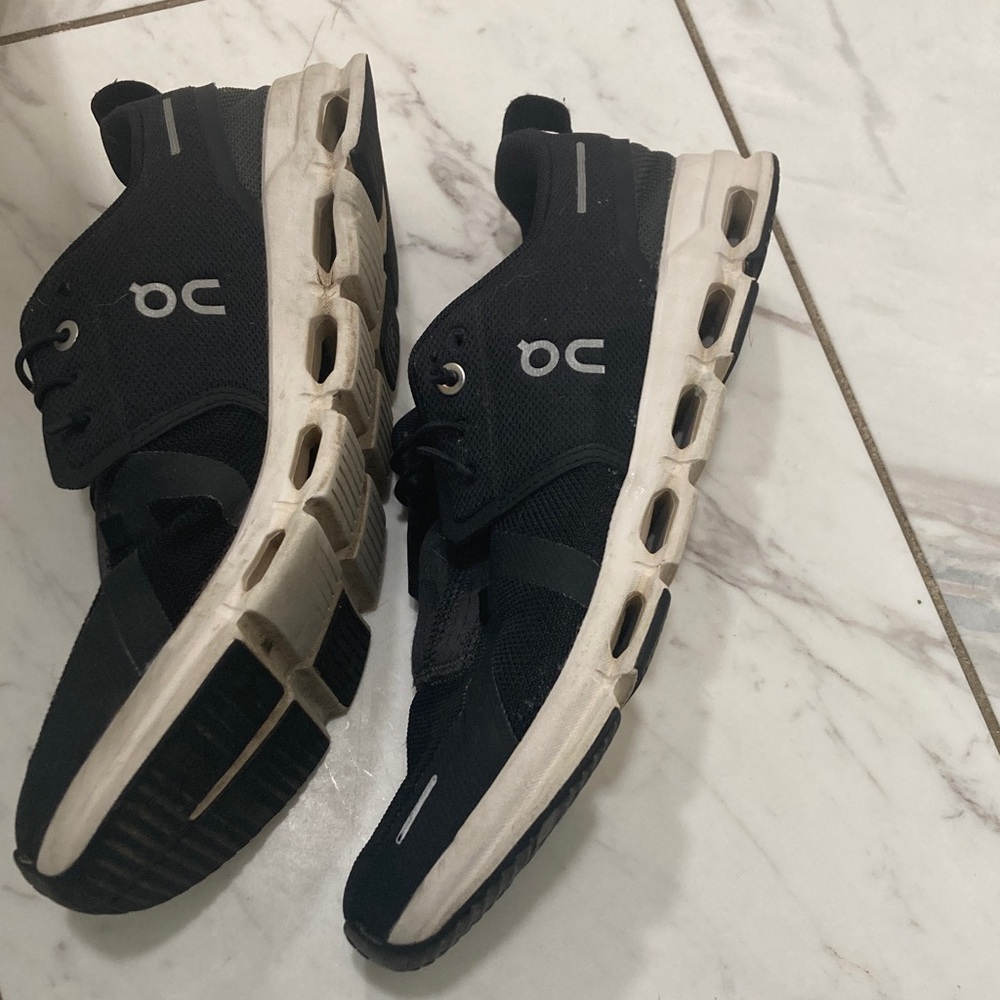 On Running Men's Black and Gray Athletic Shoes - Picture 2 of 16